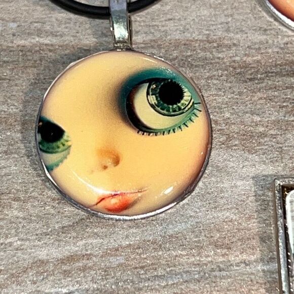 Interchangeable pendant set 5 pendants with a 16” cord hand crafted glass art - Picture 4 of 9